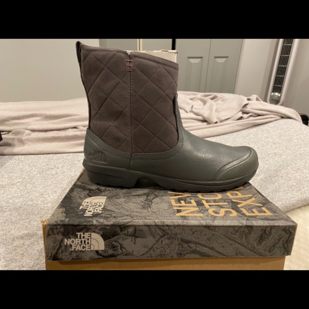 Women’s north face boots